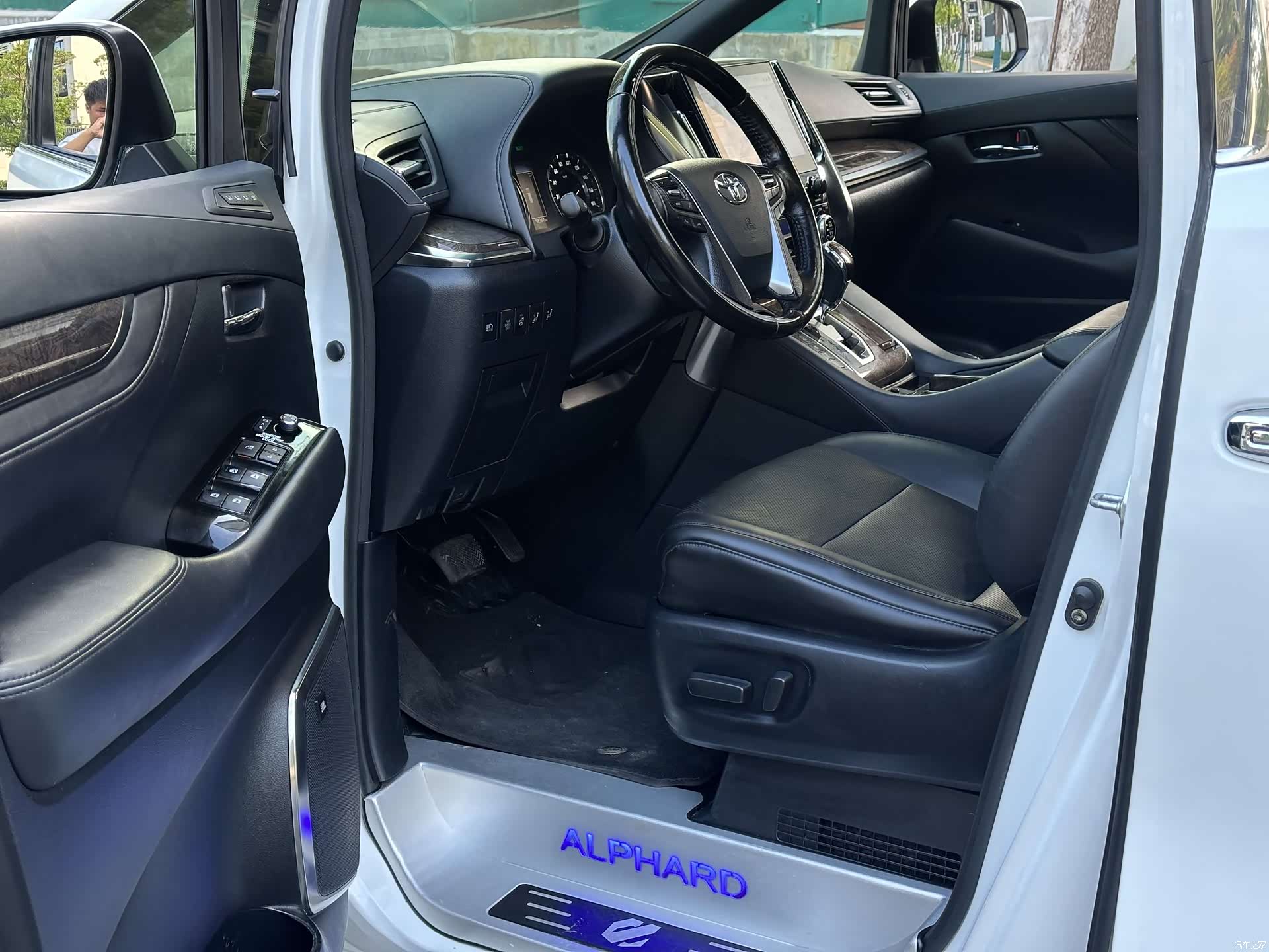 Toyota Alphard, 2021 6