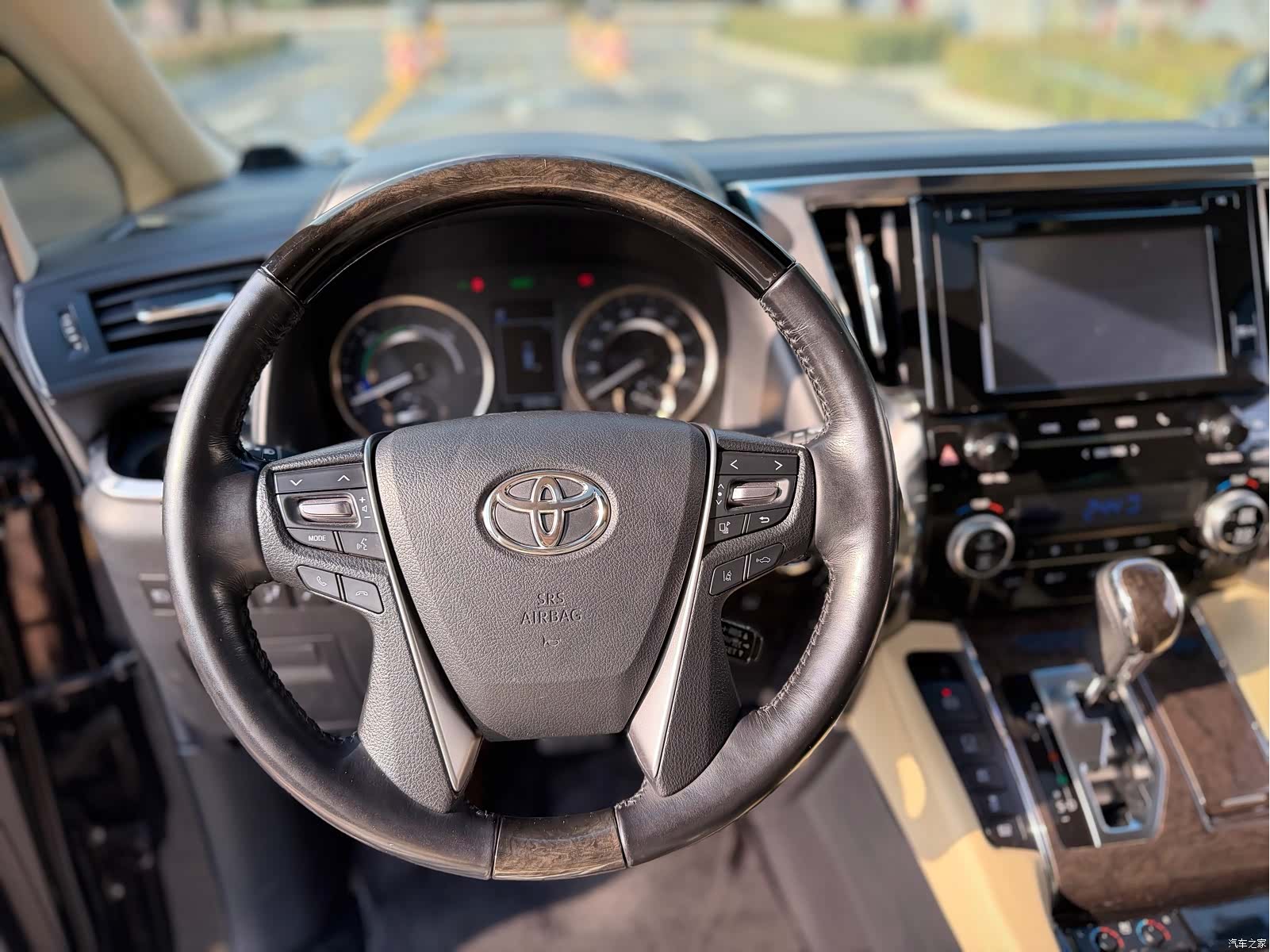 Toyota Vellfire, 2020 7