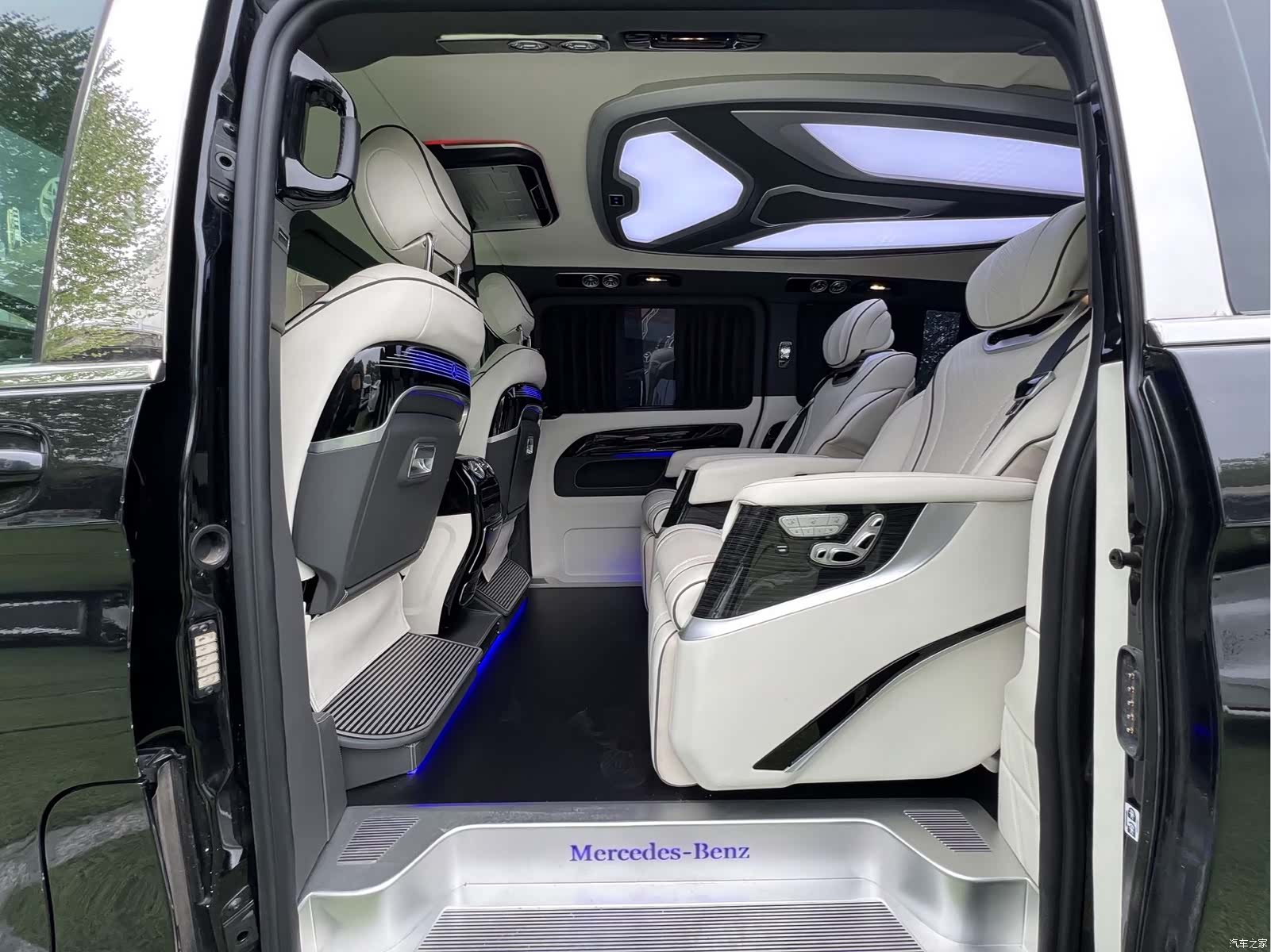 Mercedes-Benz 7, 2024 12