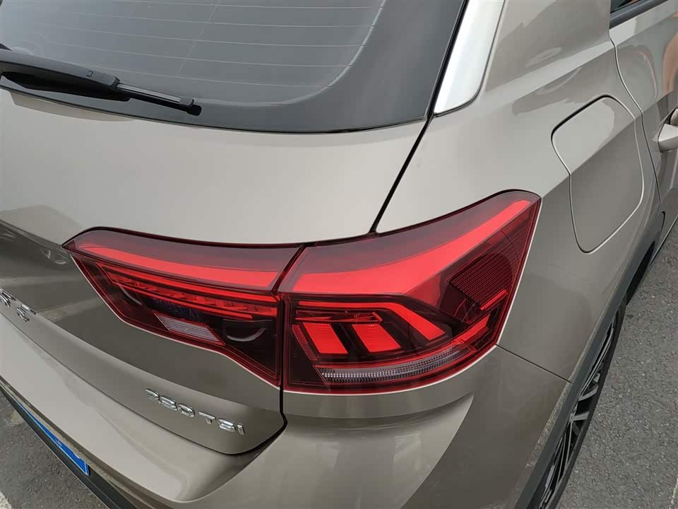 Volkswagen T-ROC exploring Songs