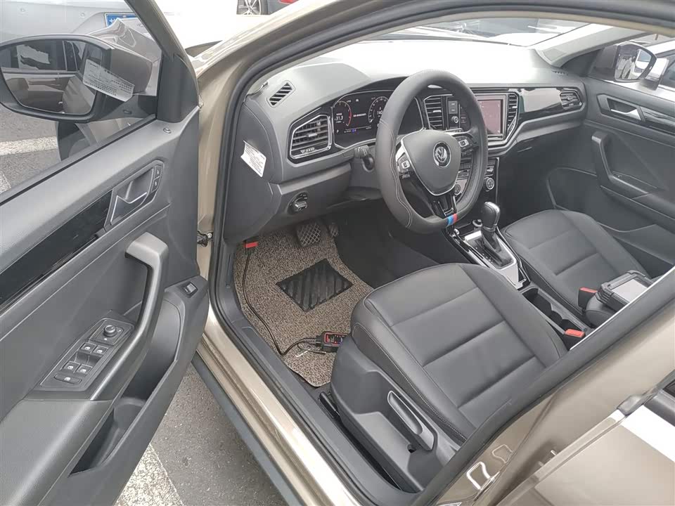 Volkswagen T-ROC exploring Songs