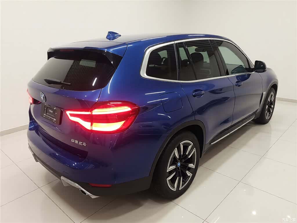 BMW iX3, 2021 все фото