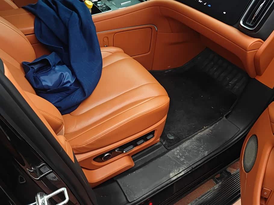 AITO Ask the world M9