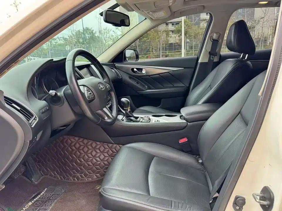 Infiniti Q50L