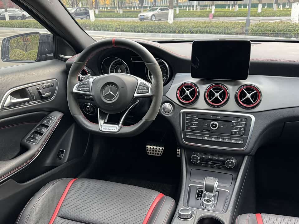 Mercedes-Benz GLA AMG