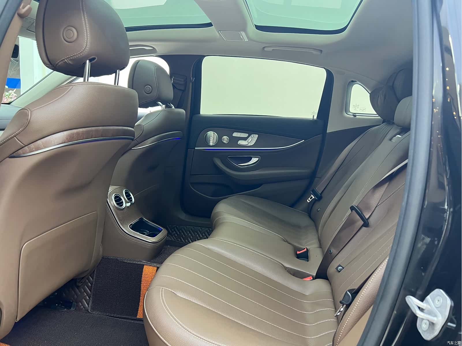 Mercedes-Benz E-Class, 2023 11
