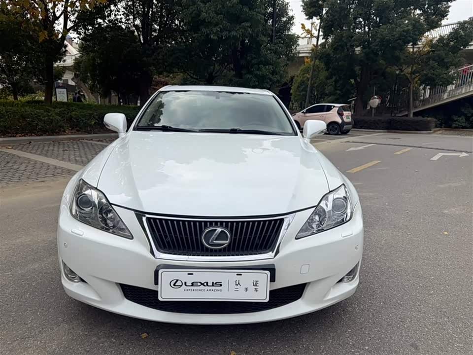 Lexus IS