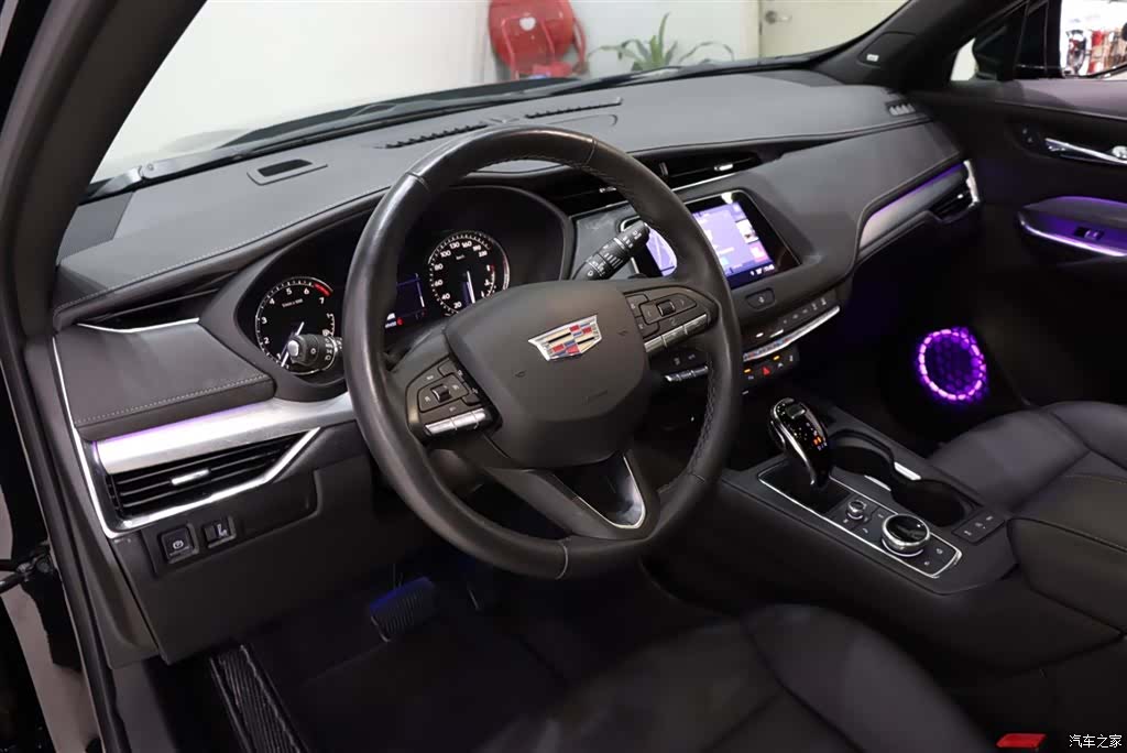 Cadillac XT4, 2022 10