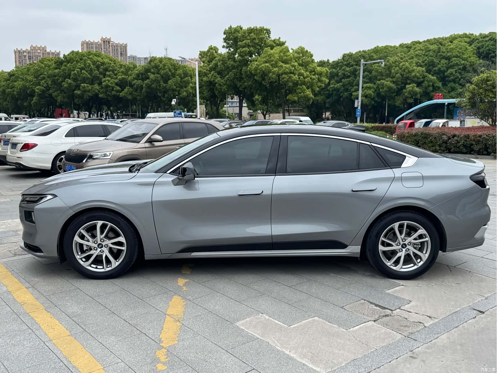 Ford Mondeo, 2022 3
