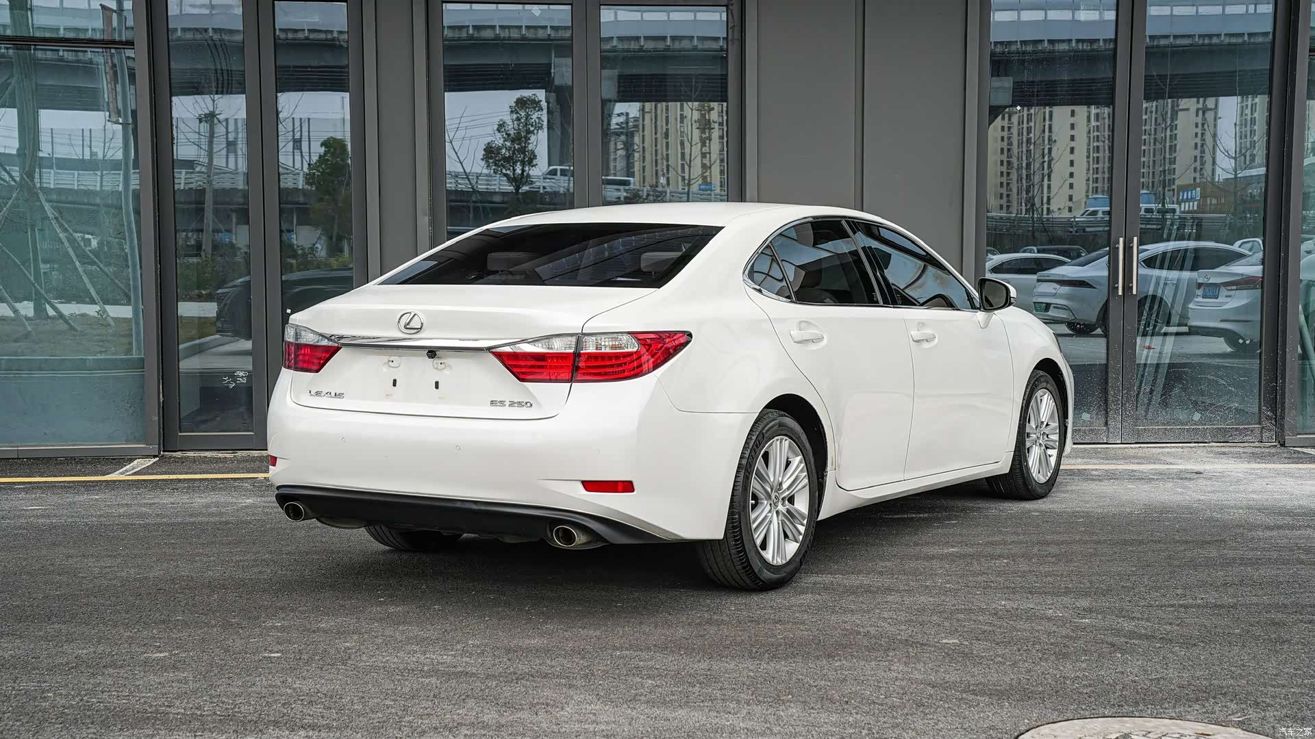 Lexus ES, 2013 4