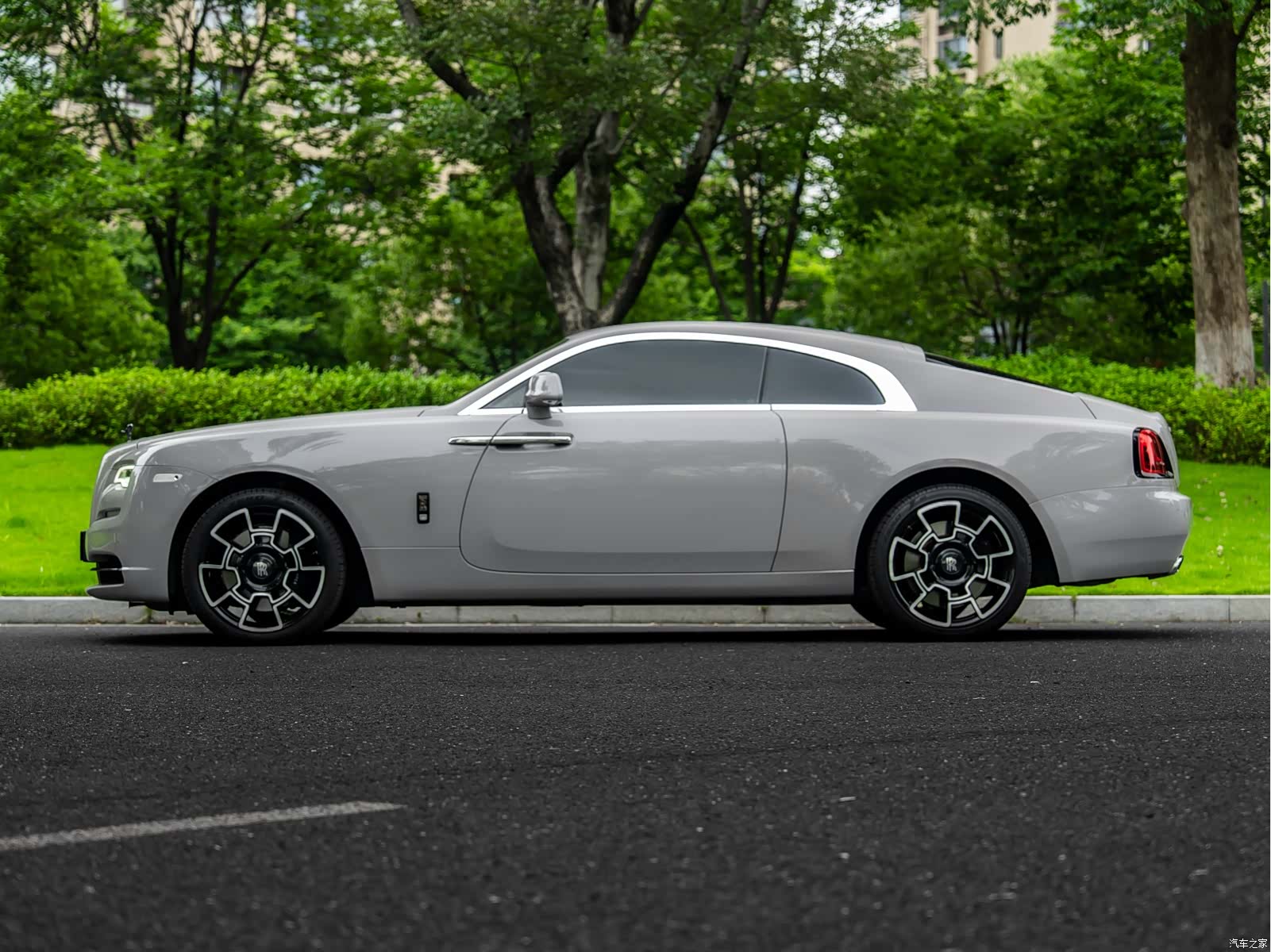 Rolls-Royce Wraith, 2021 все фото