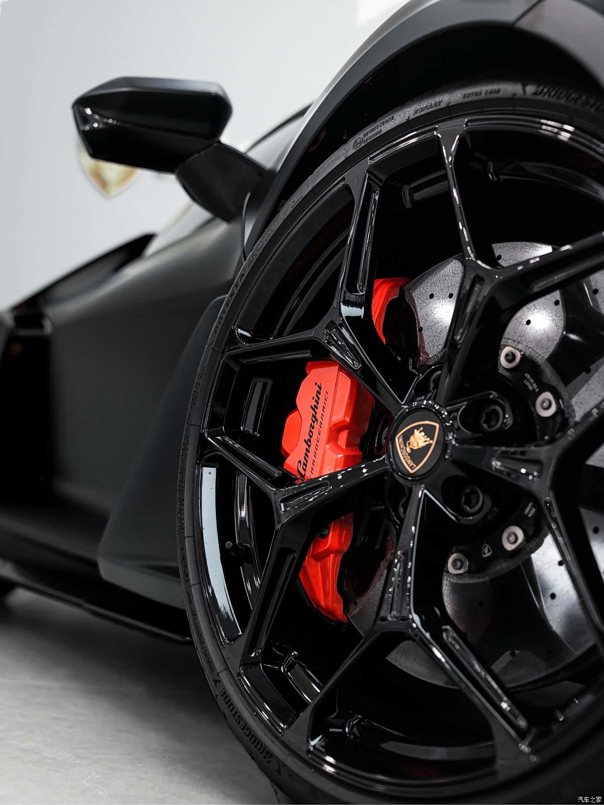 Lamborghini Revuelto, 2025 9
