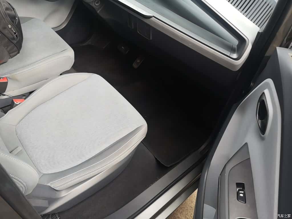 Wuling E200, 2019 25