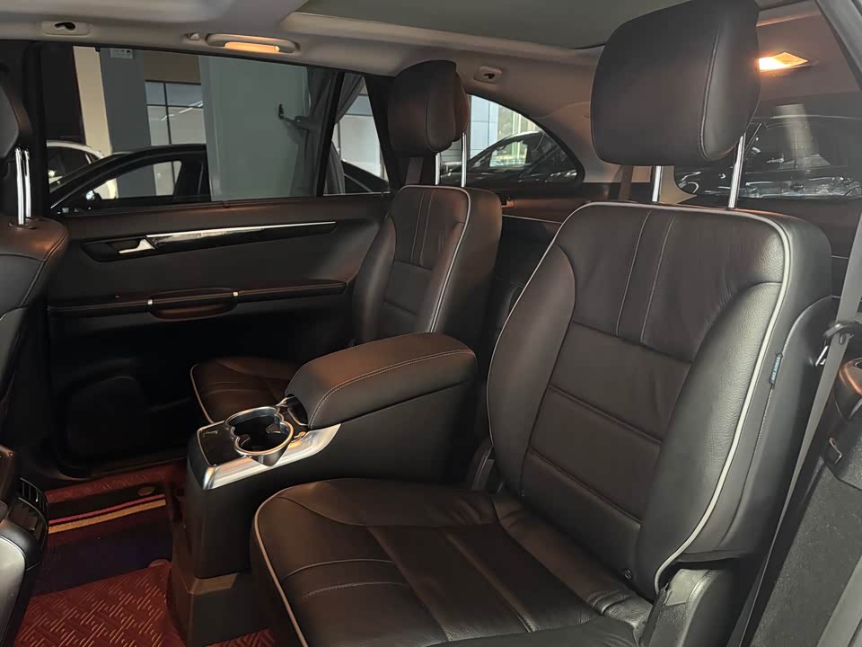 Mercedes-Benz R-class