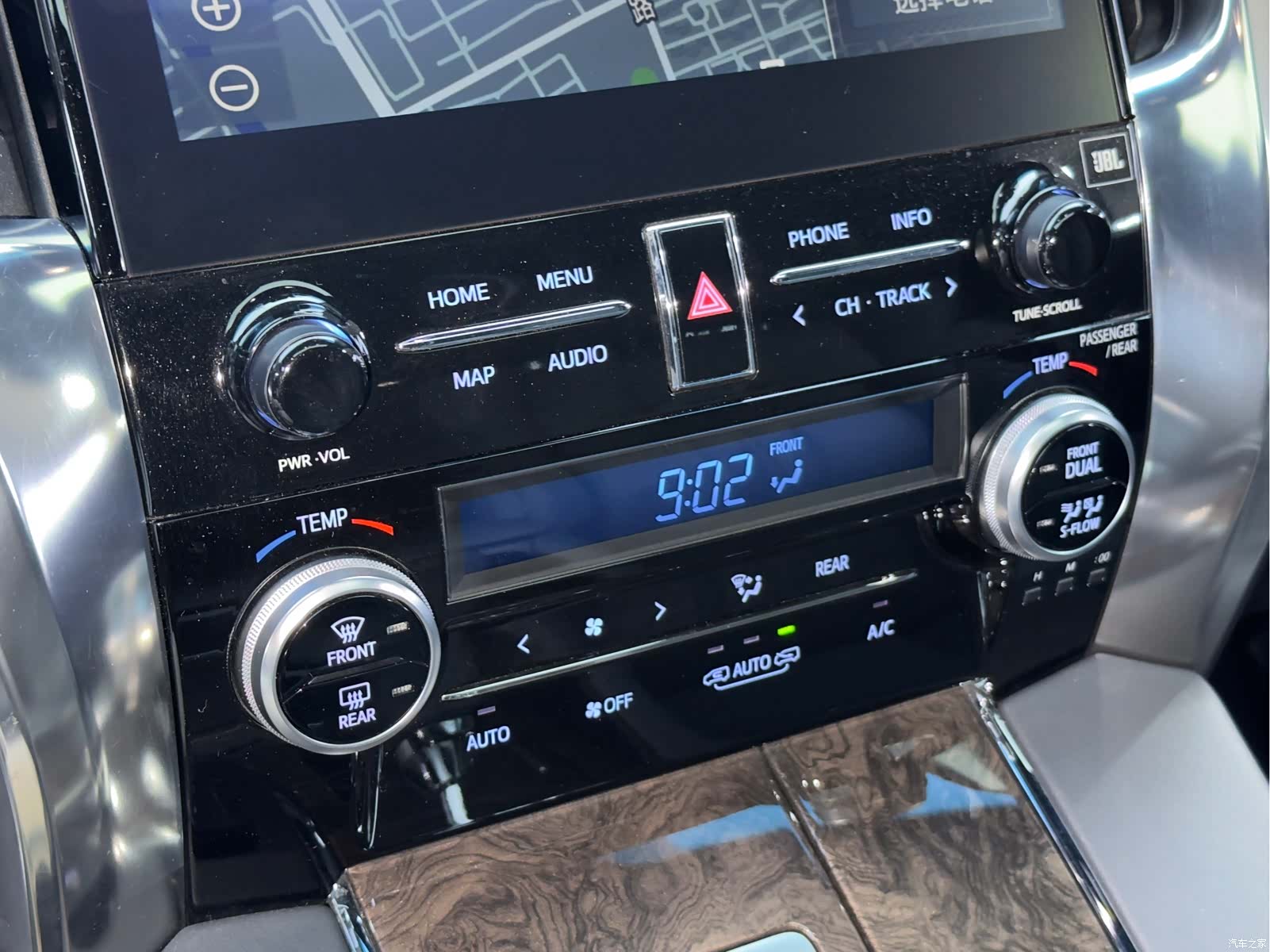 Toyota Alphard, 2022 11