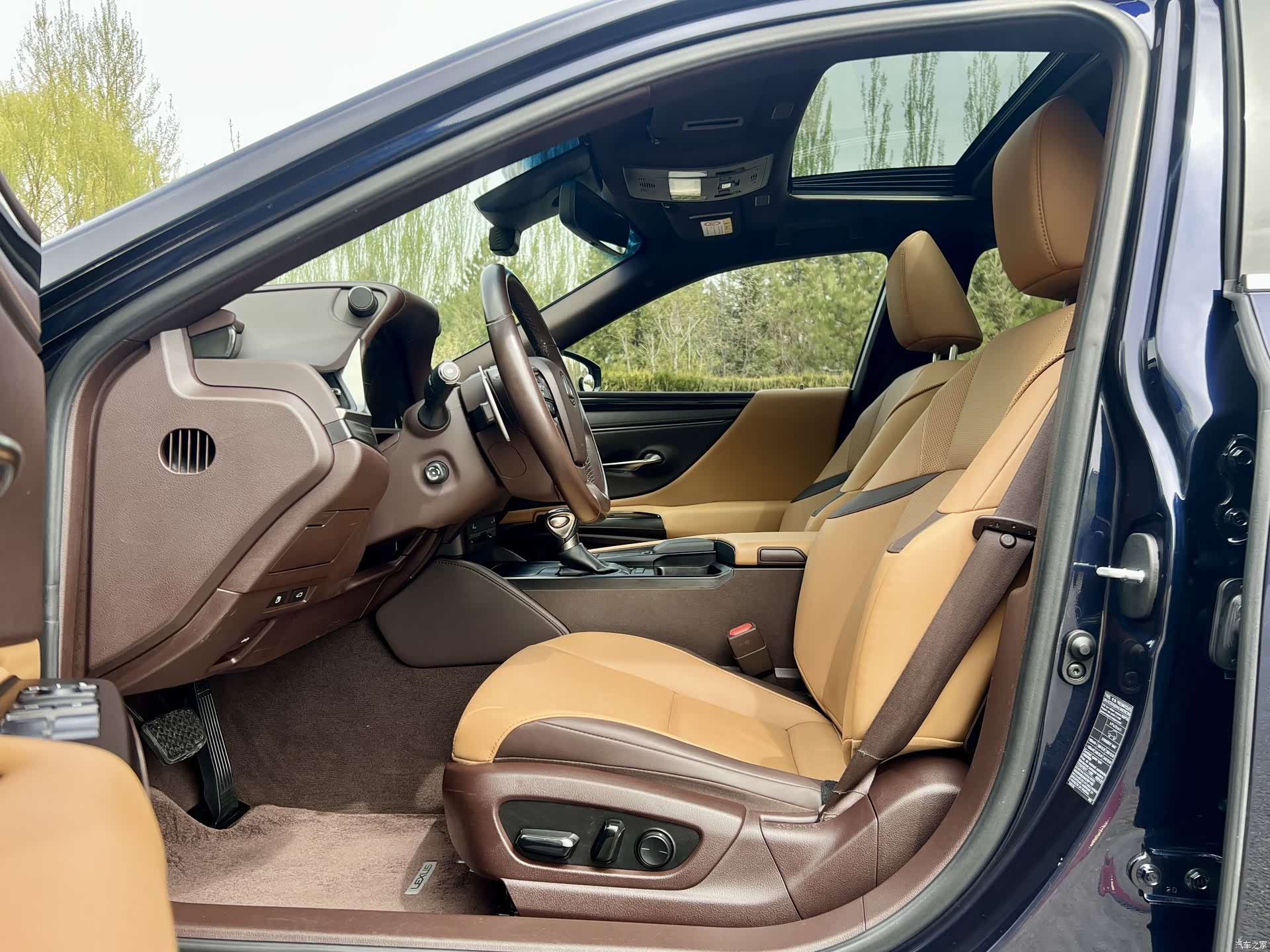 Lexus ES, 2020 4