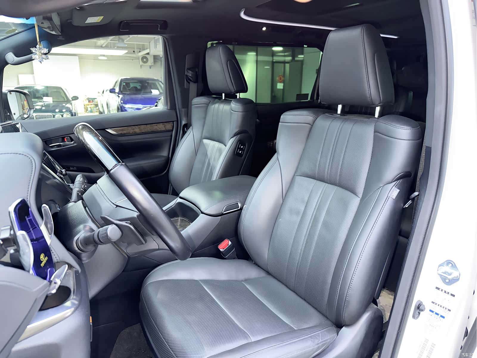 Toyota Alphard, 2022 16