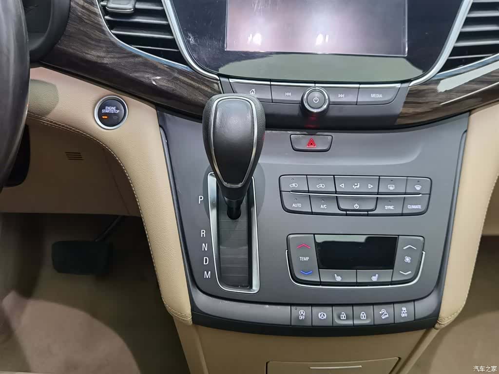 Buick GL8, 2017 13