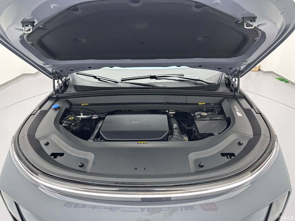 Li Auto L8, 2025 30