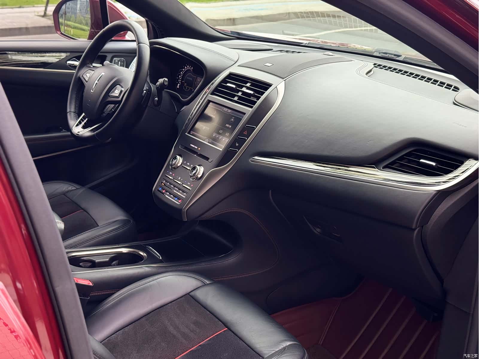 Lincoln MKC, 2015 11