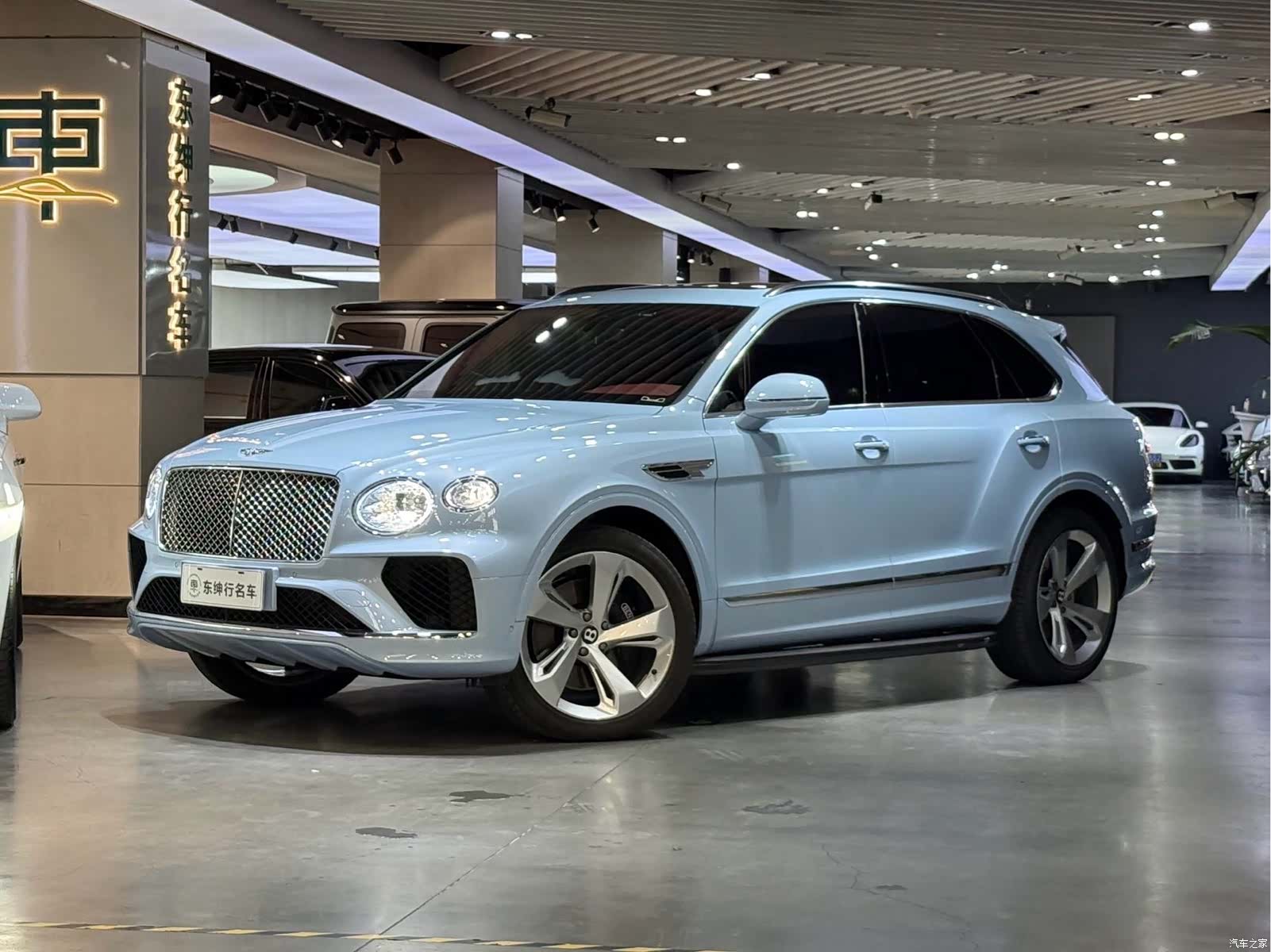 Bentley Bentayga, 2023 1