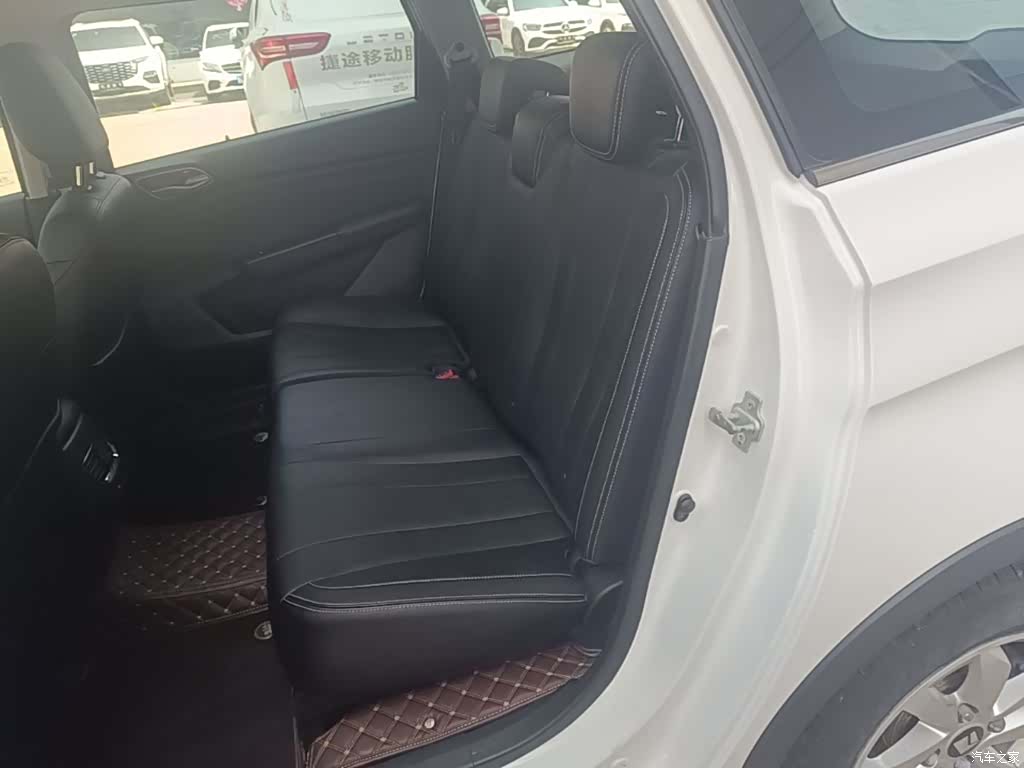 Wuling 310W, 2020 17