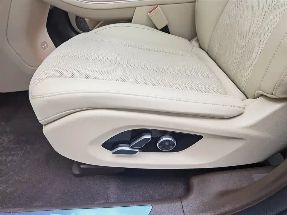 AITO Ask the world M7