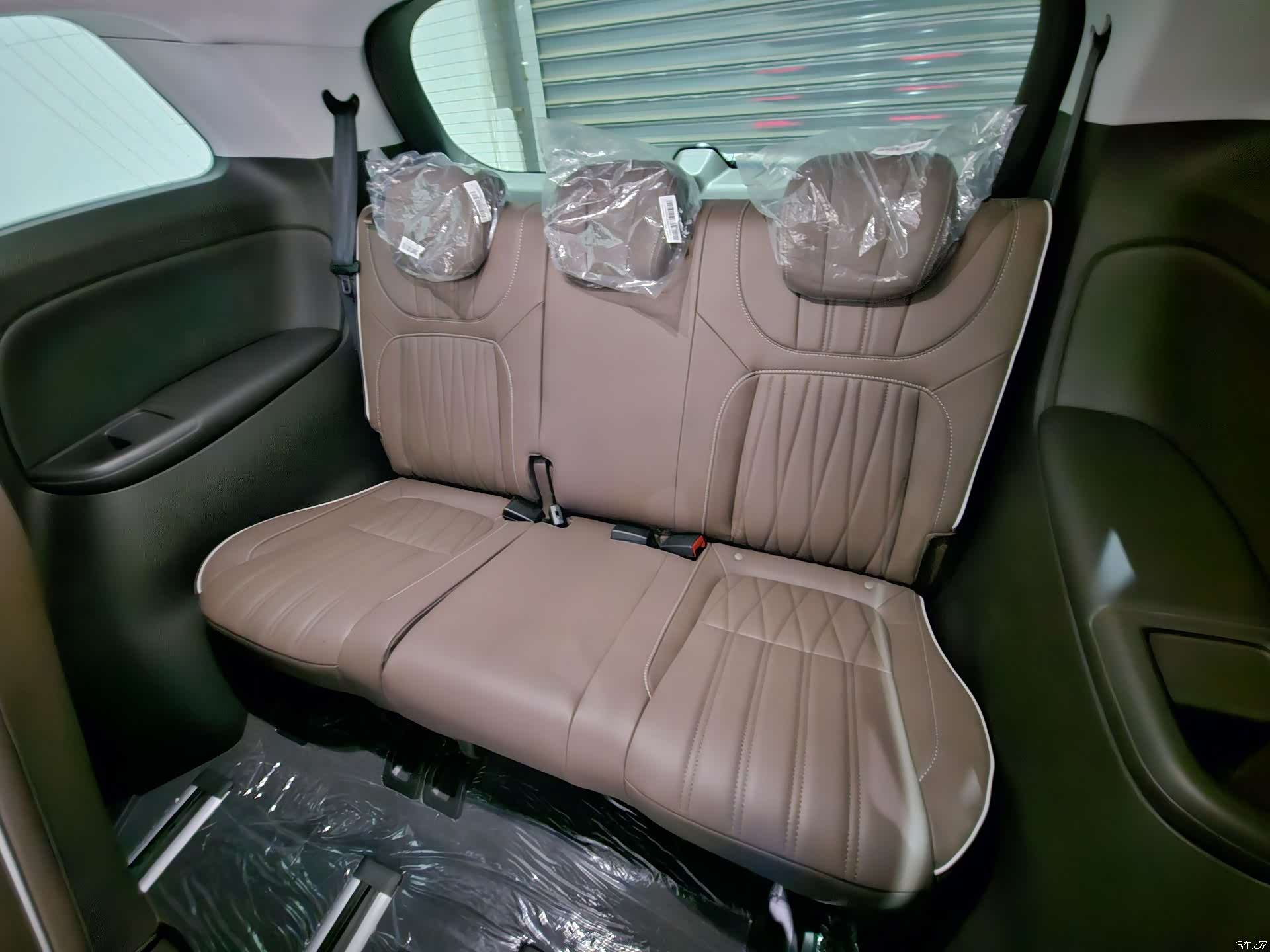 Roewe iMAX8, 1900 19