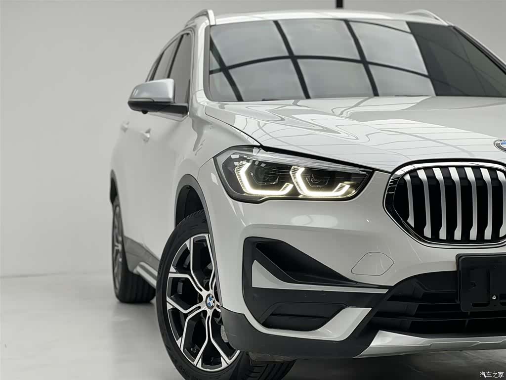 BMW X1, 2022 все фото