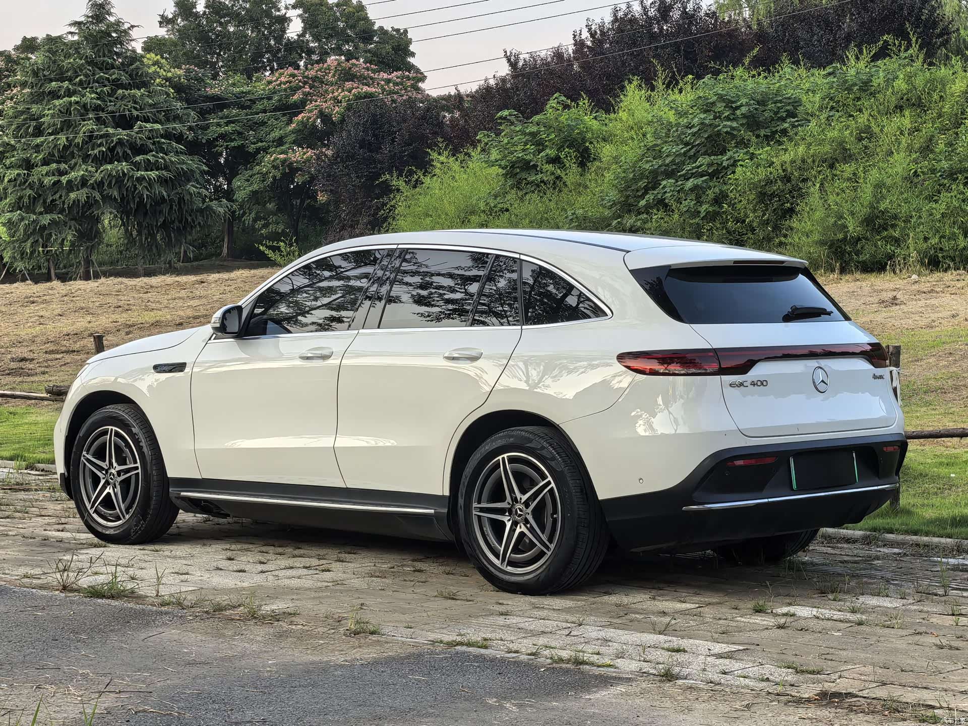 Mercedes-Benz EQC, 2022 3