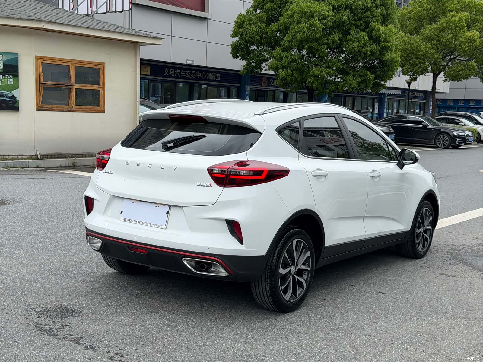 Geely Emgrand, 2021 все фото