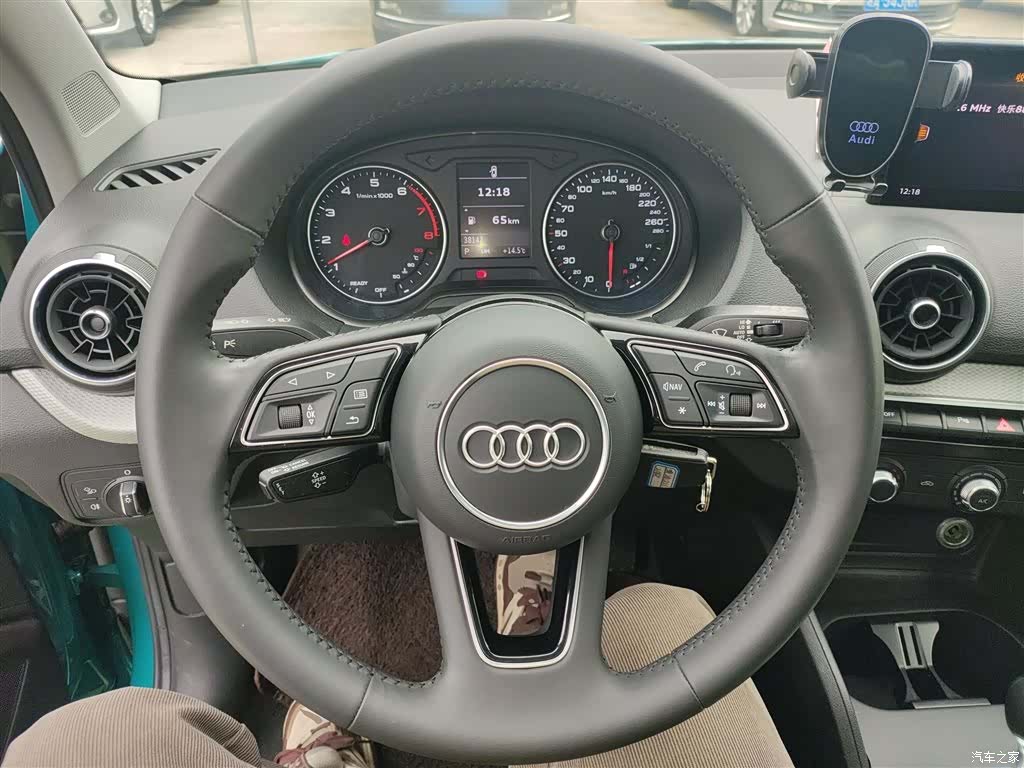 Audi Q2L, 2021 11