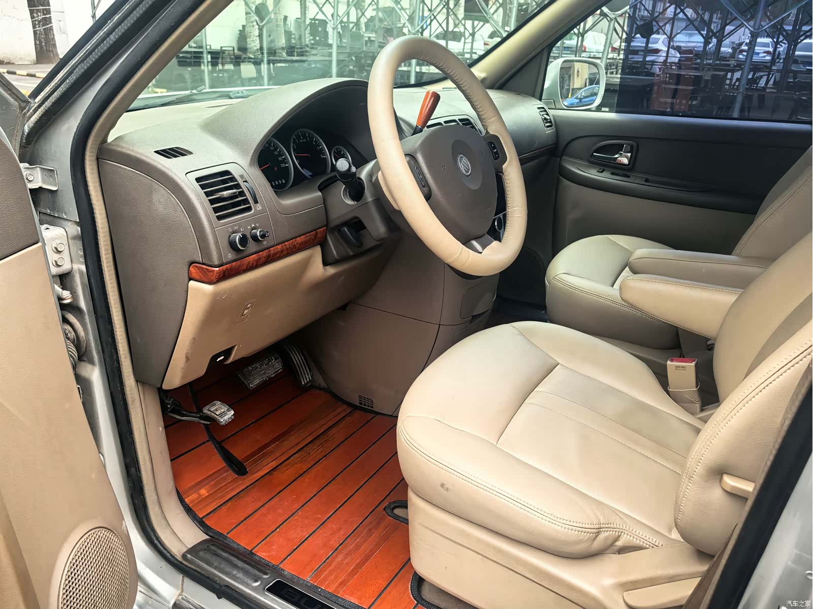 Buick GL8, 2012 16