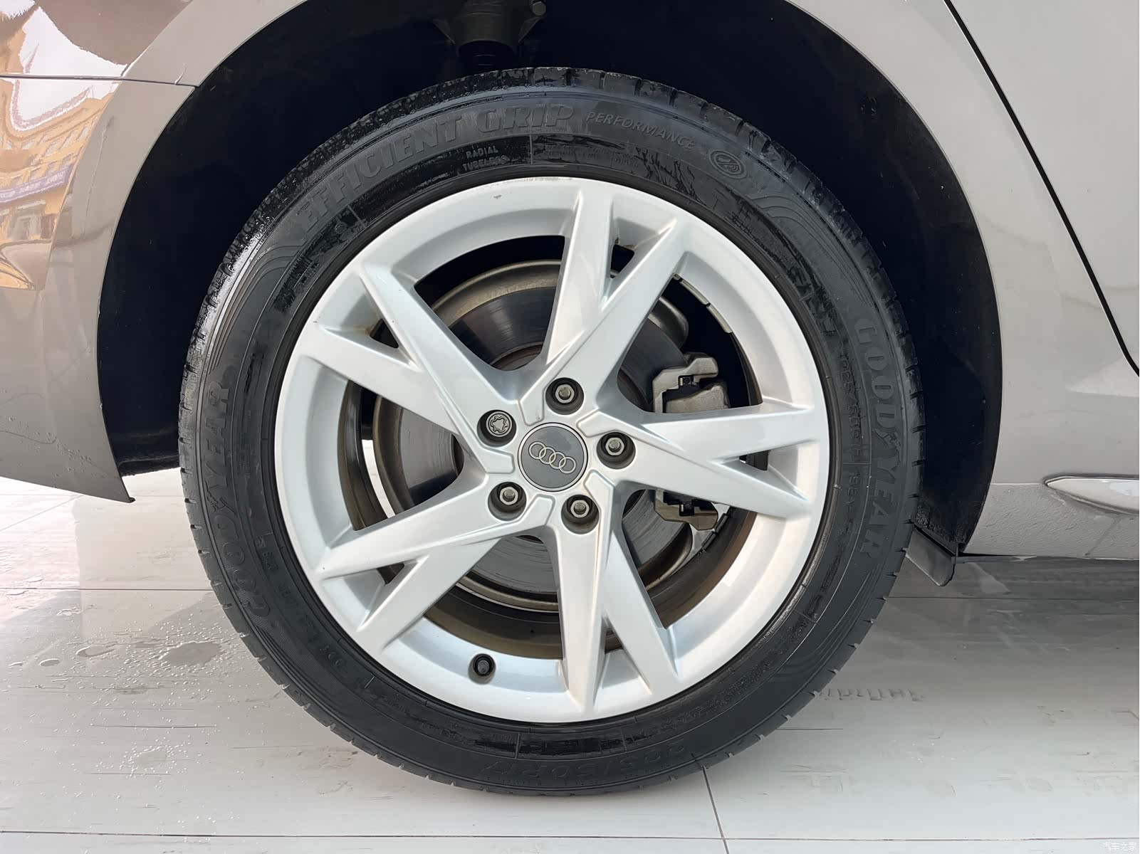 Audi A4L, 2018 все фото