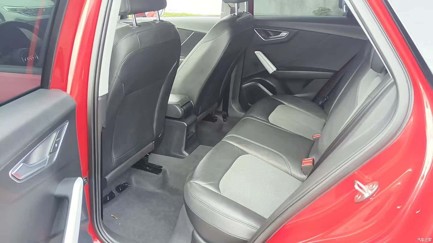Audi Q2L, 2019 6