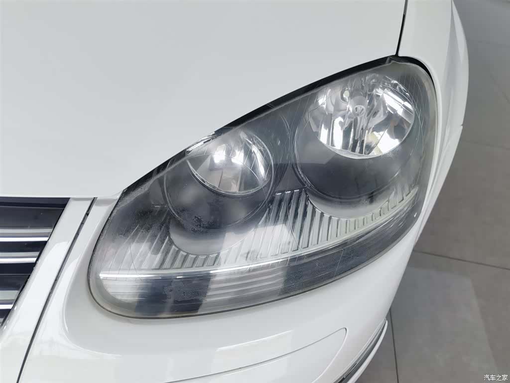 Volkswagen Sagitar, 2011 7