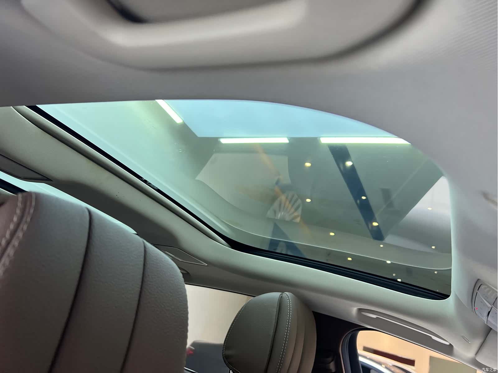 Mercedes-Benz E-Class, 2023 14