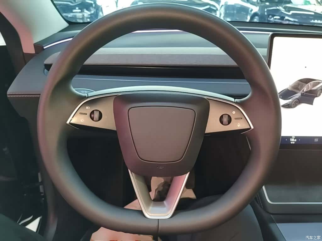 Tesla Model Y, 2025 11