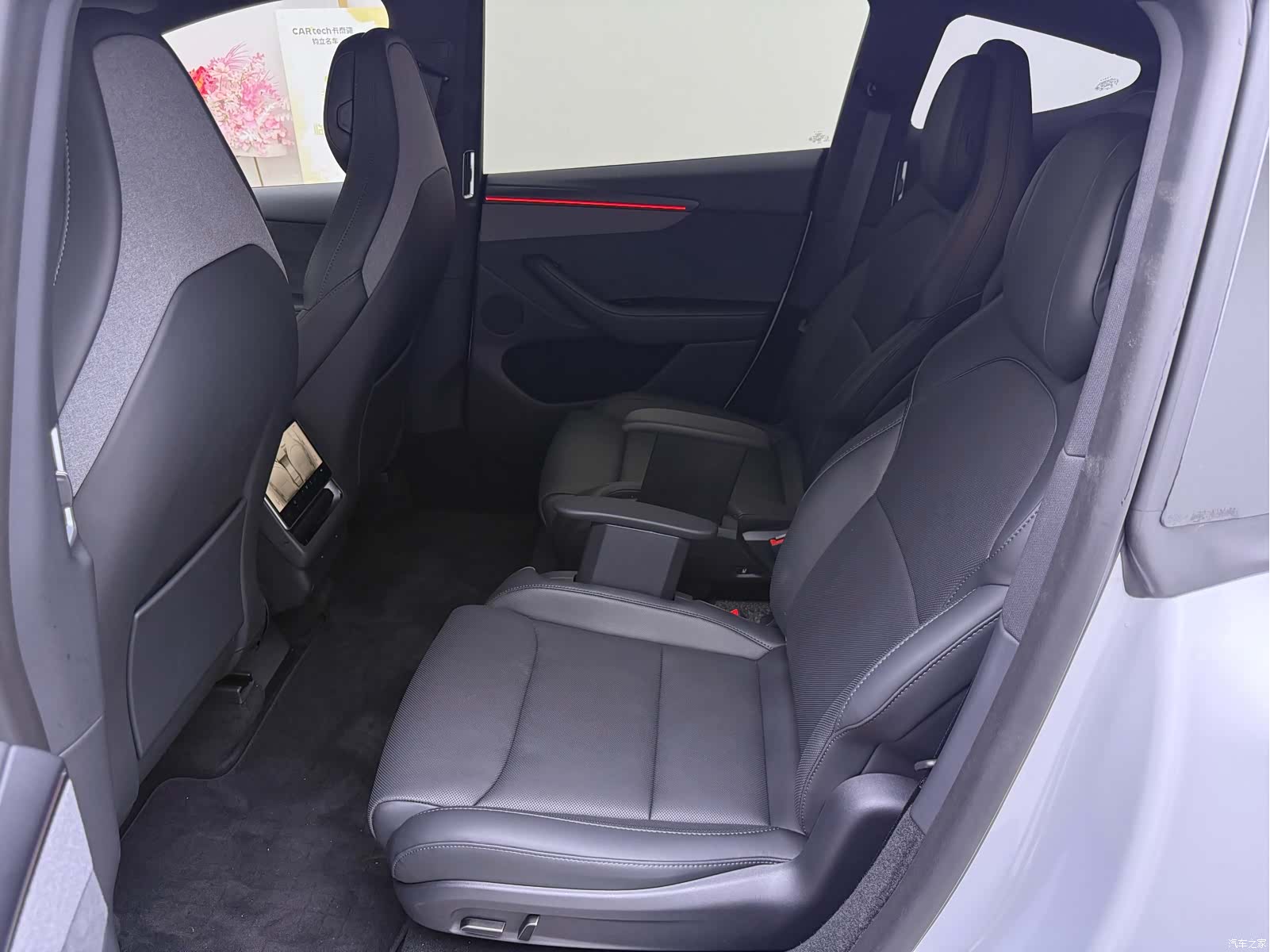 Tesla Model Y, 2026 10
