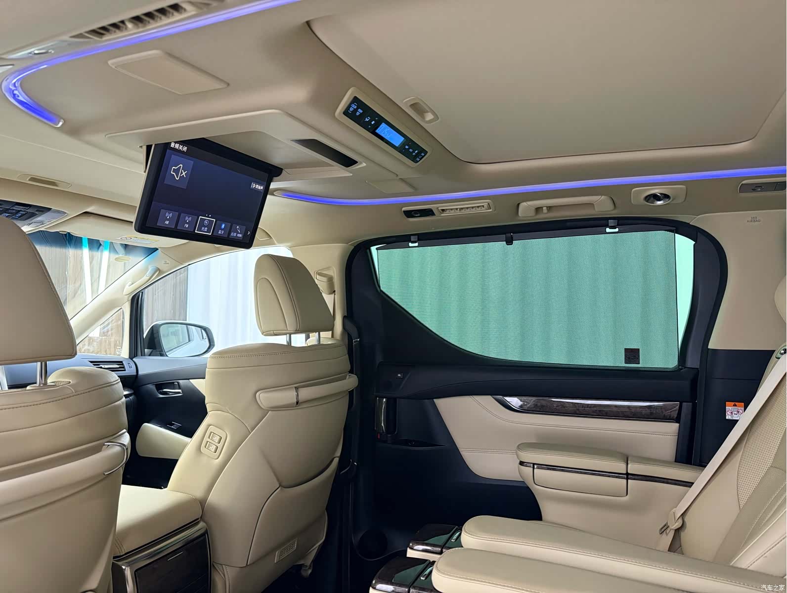 Toyota Vellfire, 2023 7