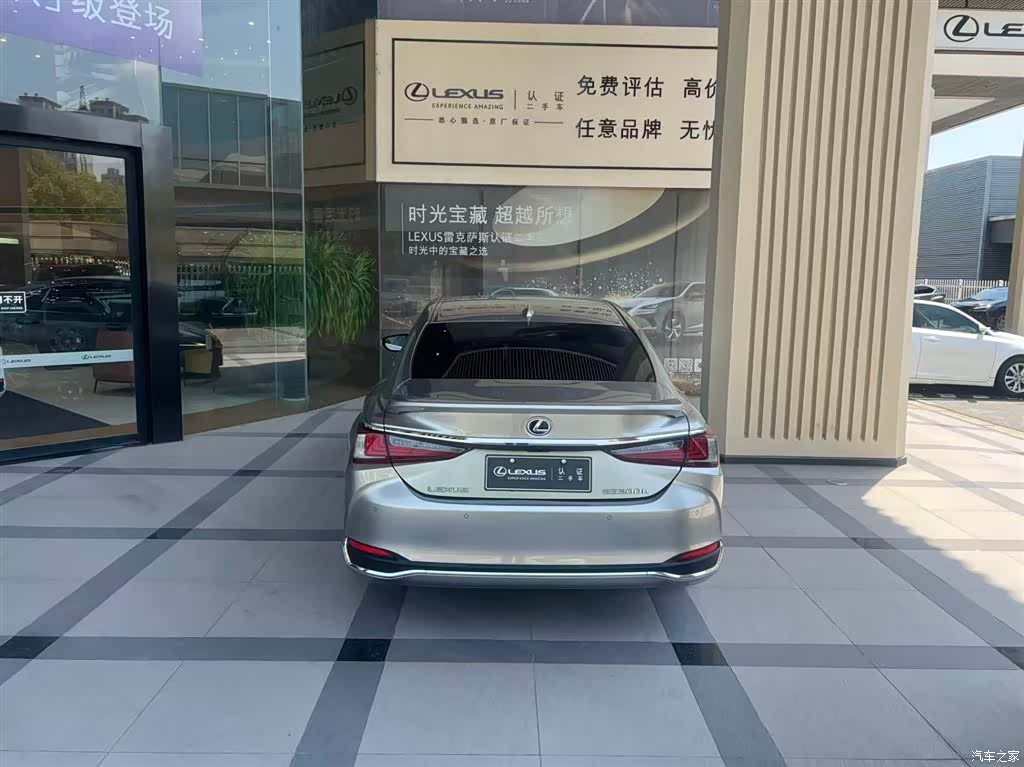 Lexus ES, 2023 2