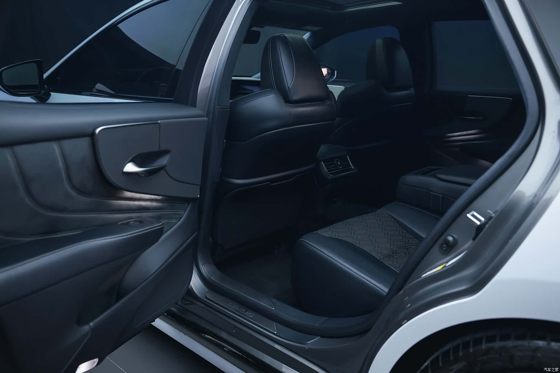 Lexus LS, 2018 20