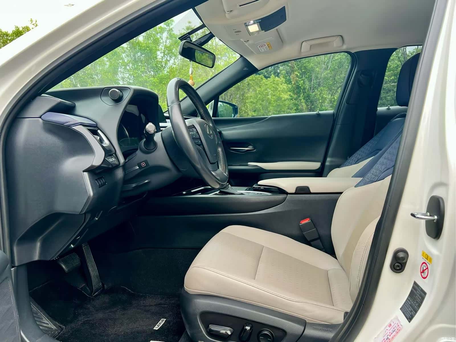 Lexus UX, 2019 4
