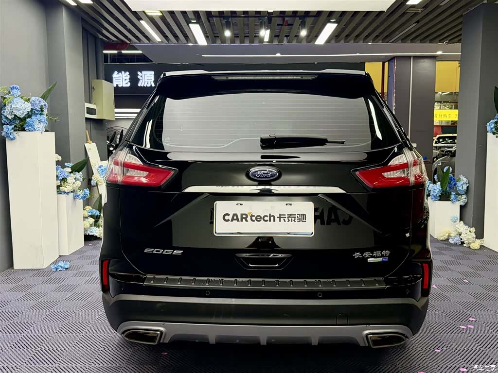 Ford Edge, 2021 3