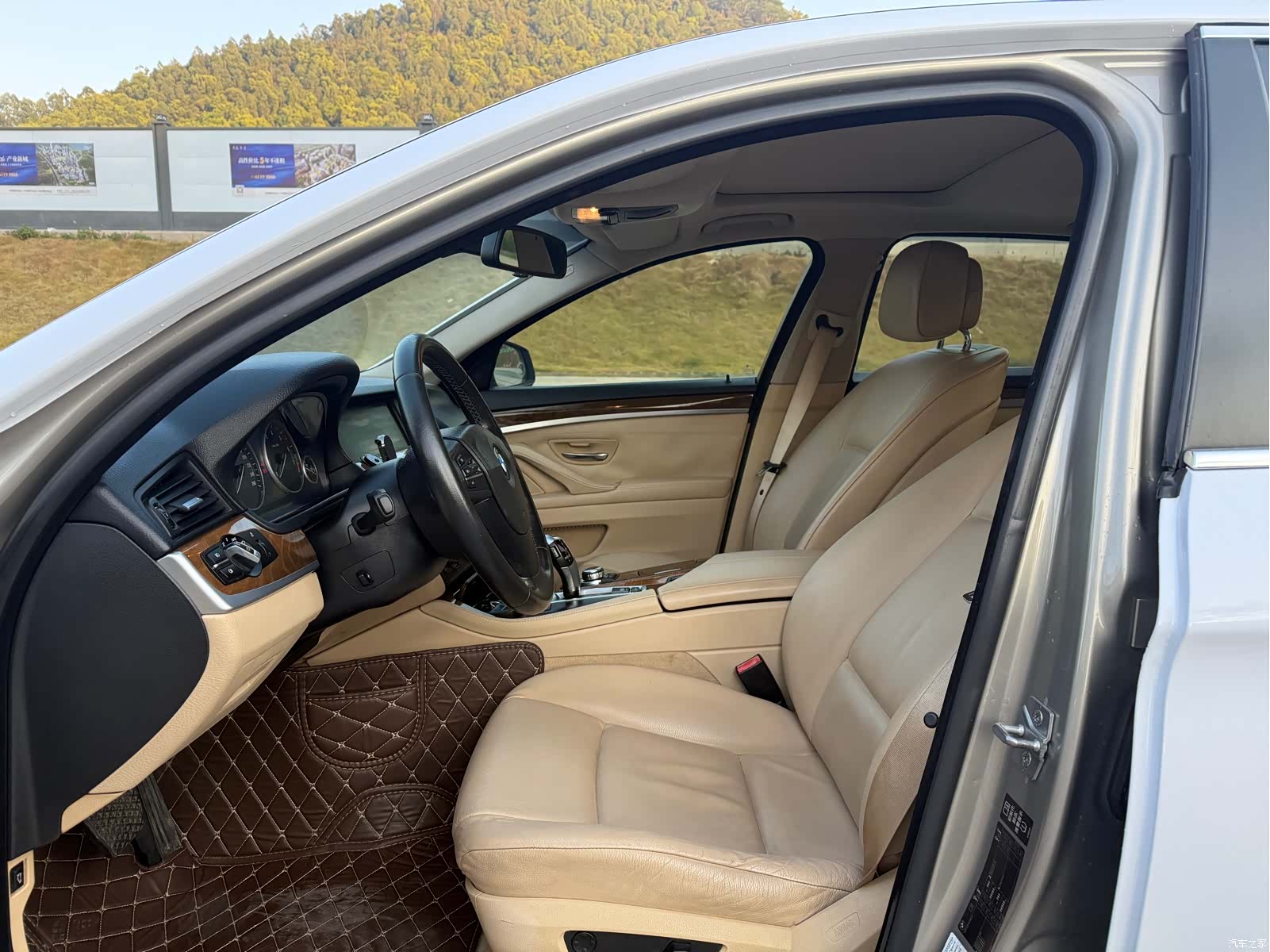 BMW 5 Series, 2011 9