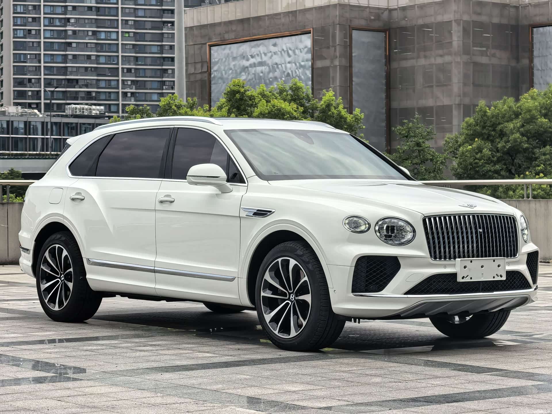 Bentley Bentayga, 2024 3
