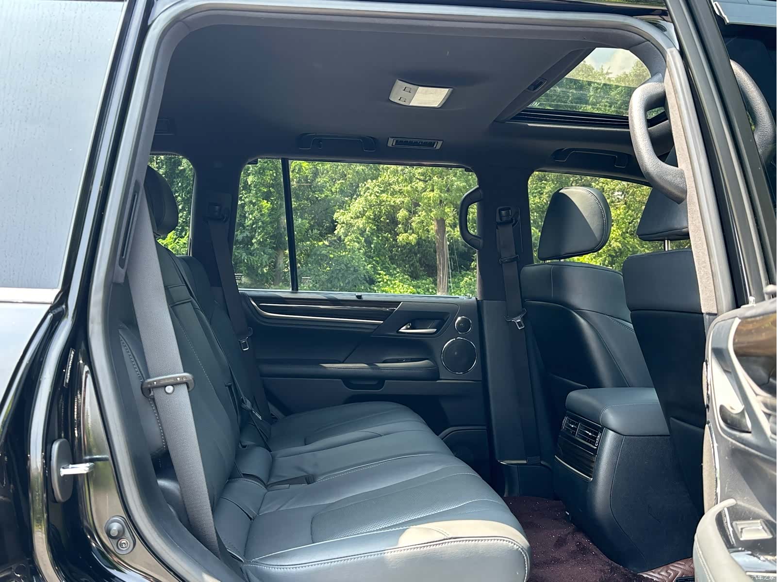 Lexus LX, 2022 13