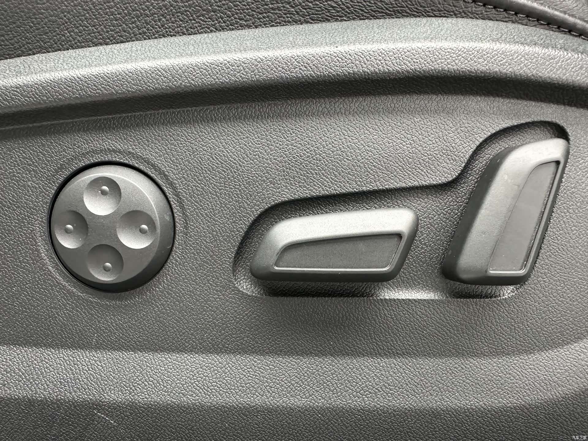 Audi Q2L, 2022 13