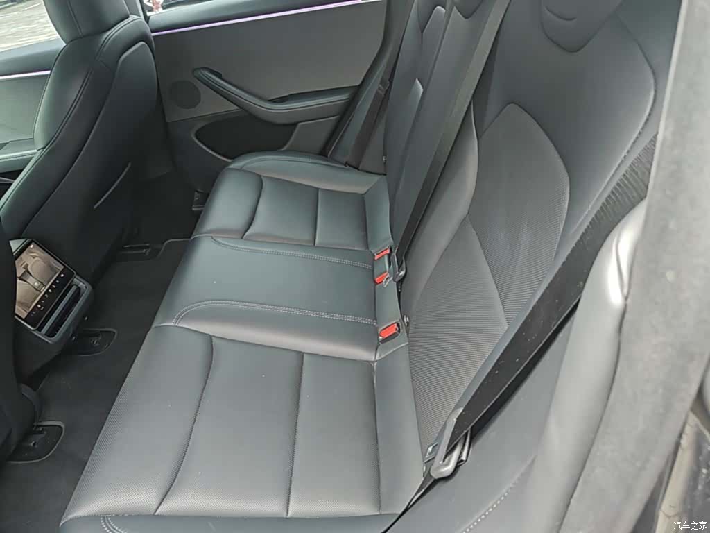 Tesla Model 3, 2024 17