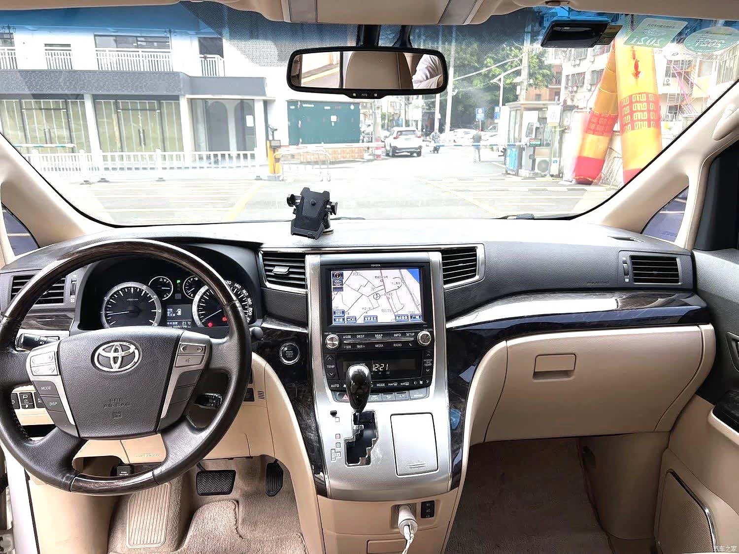 Toyota Alphard, 2012 6
